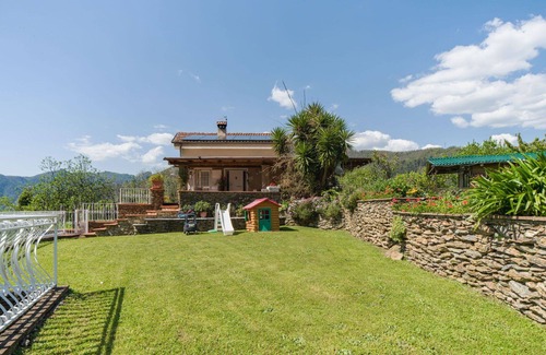 Stazzema Apartment | Cosy apartment for 6 guests with WIFI, TV, terrace, pets allowed and parking