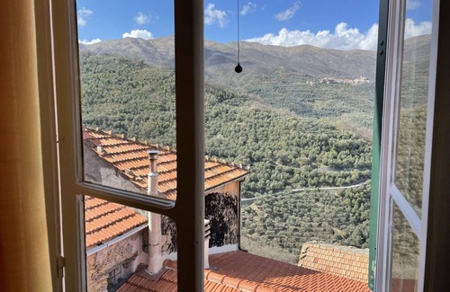Valloria Apartment | Cosy apartment for 4 people with WIFI, TV and terrace