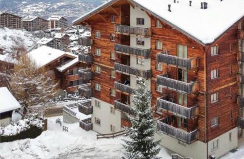 Saint-Pierre-de-Clages Apartment | Cosy apartment with a beautiful view - 50m from ski lift