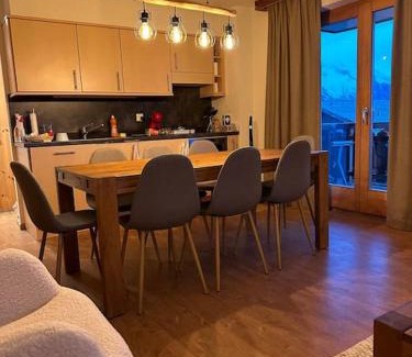 Saint-Pierre-de-Clages Apartment | Cosy apartment with a beautiful view - 50m from ski lift