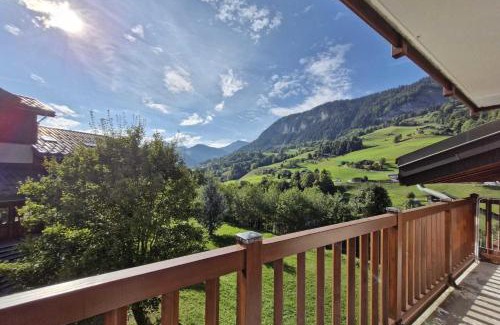 Flumet Apartment | Cosy apartment with balcony and mountain view