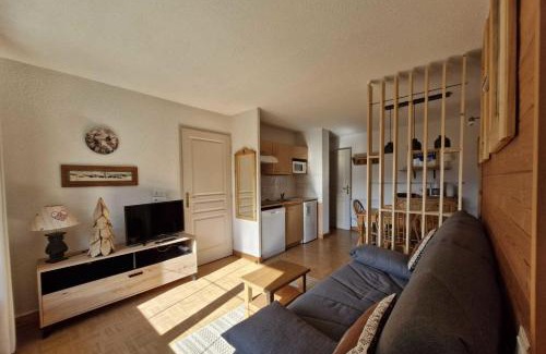 Flumet Apartment | Cosy apartment with balcony and mountain view