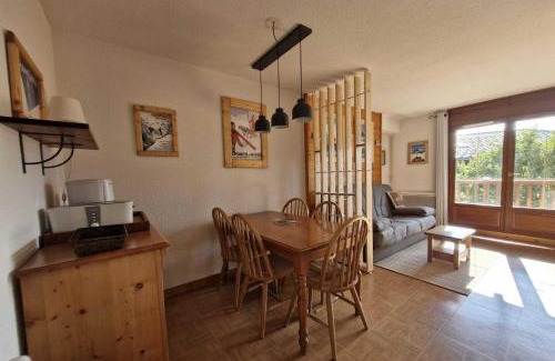 Flumet Apartment | Cosy apartment with balcony and mountain view