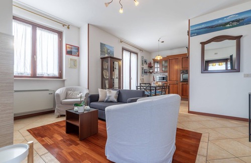 Loreto Apartment | Cosy apartment with WIFI, A/C, TV, terrace, pets allowed and panoramic view, close to Porto Reca.