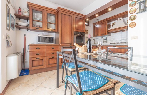 Loreto Apartment | Cosy apartment with WIFI, A/C, TV, terrace, pets allowed and panoramic view, close to Porto Reca.