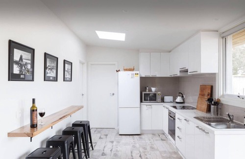 Sandy Point Cabin | Cosy Beach cabin