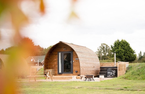 Collingham Cabin | Cosy Cabin with Wood Fired Hot Tub