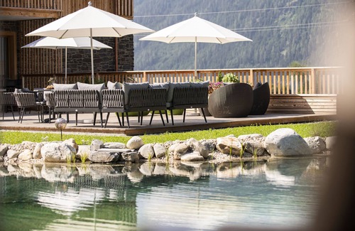 Tamsweg Ski Chalet | Cosy chalet in Wölting with natural swimming pond