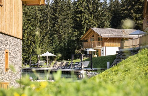 Tamsweg Ski Chalet | Cosy chalet in Wölting with natural swimming pond