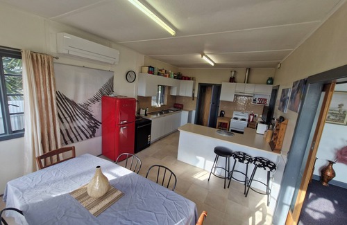 Port Lincoln House | Cosy & cheerful three bedroom cottage with sea views & wifi - pets welcome!
