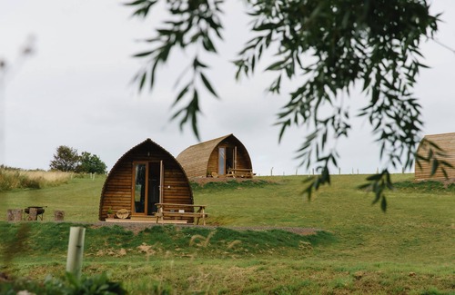 Cockburnspath Cabin | Cosy Coastal Cabin with Wood Fired Hot Tub