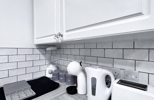 Enfield Highway Apartment | Cosy Contemporary Apartment - Brimsdown, Enfield