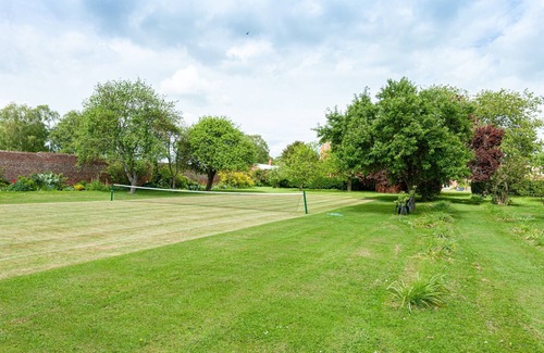 York House | *COSY COTTAGE, with shared, seasonal pool, 4 mile walk along the river to York