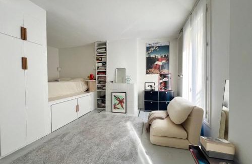 Quartier Sainte-Marguerite Apartment | cosy design apartment Paris