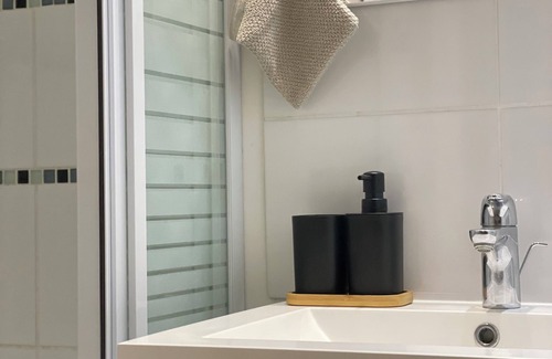 Cret de Roc Apartment | Cosy duplex Hôtel de Ville | Wifi | Netflix