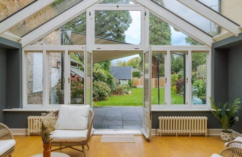 Old Windsor House | Cosy Family Home In Windsor, Close To Legoland