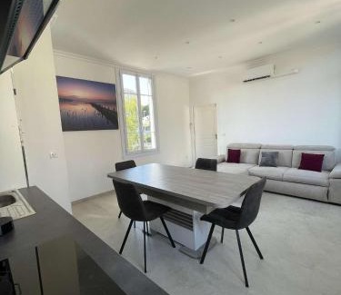 La Californie Apartment | Cosy flat 250m from beach