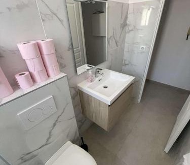 La Californie Apartment | Cosy flat 250m from beach