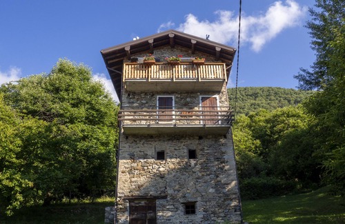 Livo Apartment | Cosy flat for nature lovers in the rustic mountain village of Livo on Lake Como