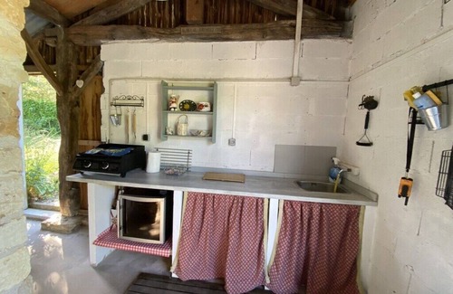 Ruffec Cottage | Cosy French cottage with luxury bath