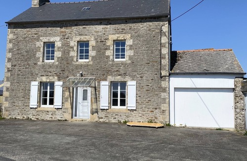 Pleslin-Trigavou House | Cosy gîte between Dinan Dinard Saint-Malo