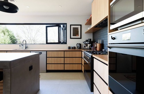 Launceston CBD House | Cosy Getaway with outdoor spaces