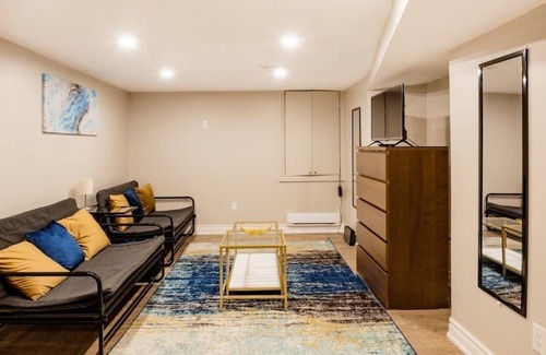 Lisgar Apartment | Cosy! Guest Suite Near HWY transit Shops & GO!