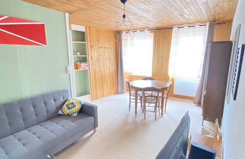 Saint-Amant-Roche-Savine House | Cosy house in the heart of the village with bakery and pharmacy.
