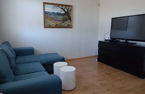 Vesturbær Apartment | Cosy Harbor Area Apt, Private Entrance. Newly Renovated. Free WiFi & Parking