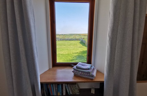 Canisbay Cottage | Cosy Highland retreat with countryside and sea views.