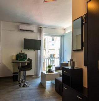 Kypseli Apartment | Cosy Hive in Athens