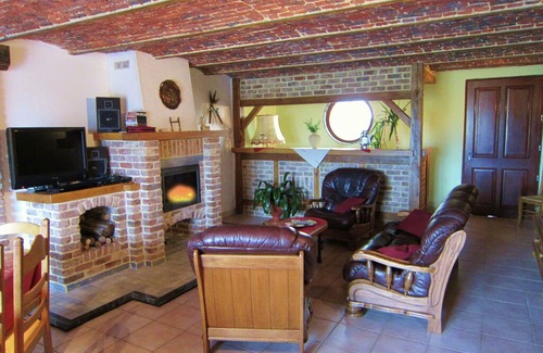 Couvin House | Cosy Holiday Home in Cul-des-Sarts with Terrace