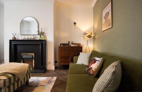 Brockholes House | Cosy Holmfirth Home Near Trails and Town Sleeps 5