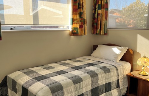 Blenheim House | Cosy Home close to Town
