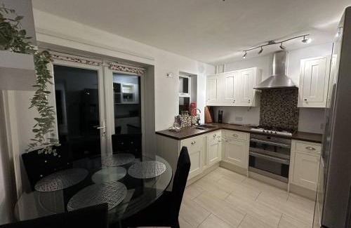 Gloucester House | Cosy Home