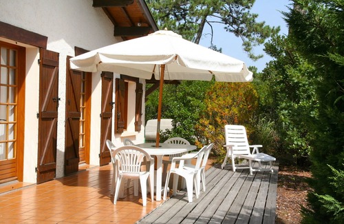 Le Canon House | Cosy house with garden + Terrace, ocean and bay in walking distance, Wifi and TV