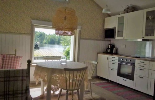 Orivesi Cottage | Cosy little studio by lake & shared lakeside Sauna