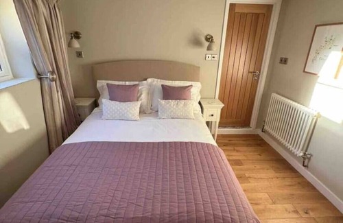Bourton House | Cosy lodge in the Golden Triangle of the Costwolds, Stow-on-the-Wold.