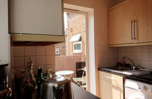 Somers Town Apartment | Cosy luminous 1 bedroom with balcony, tube at 3min