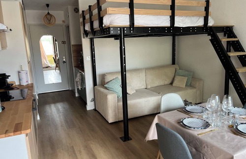 Le Grand Large Apartment | Cosy, modern studio 5 minutes from the beach and all amenities