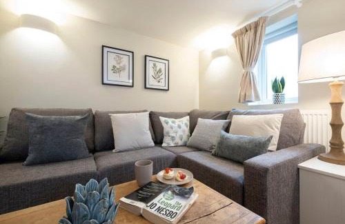 Montpellier House | Cosy & Peaceful Self Contained Home in Montpellier