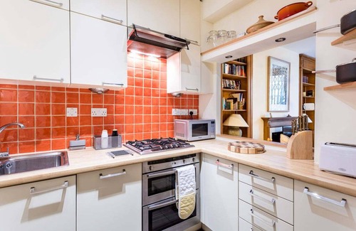 Churchill Apartment | Cosy Pimlico Retreat