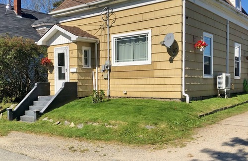 Yarmouth Apartment | Cosy, quiet butterscotch apartment on Doane with hot tub