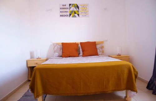 Vila do Maio House | Cosy & Relax Yellow House 5mn walk from the beach!