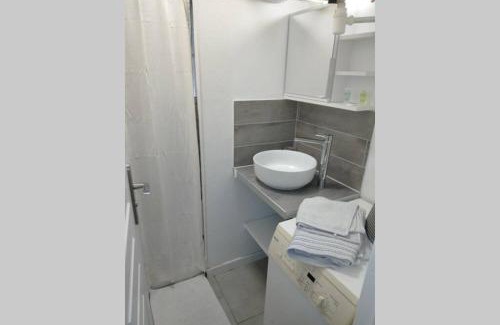 Saint-Mandrier-sur-Mer Apartment | Cosy Rez jardin 1 chambre plage parking wifi