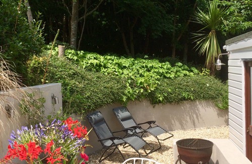 Saint Erth Praze Cottage | Cosy, rural retreat, chiminea and bbq. Perfect for couples. Dog-friendly.
