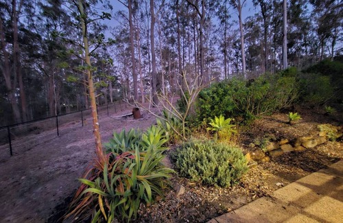 Kurwongbah Villa | Cosy Self-Contained 2 bedroom unit with shared swimming pool in an Acreage