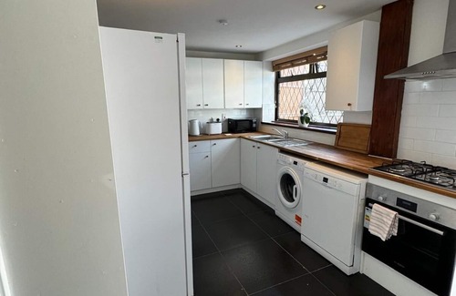 Plaistow South House | Cosy Single Room 1+Patio view,Mins to Underground, Close to Heart of London