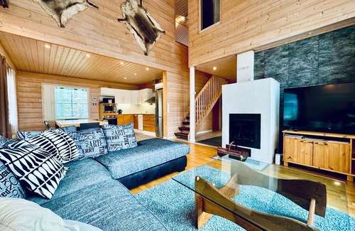 Rukatunturi Villa | Cosy Ski Retreat in Finnish Lapland: Sauna, Fireplace & Ski Trail Nearby