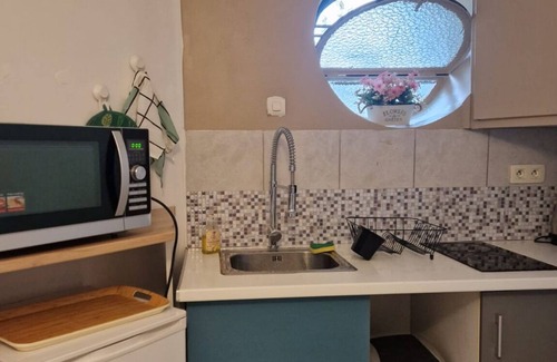 Moulin a Vent Apartment | Cosy studio 2 minutes from T6 tramway and 5 minutes from Métro B stop Debourg.